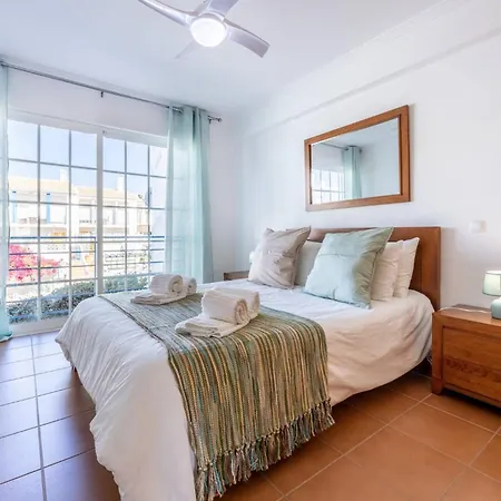 Feriehus Coolhouses Luz, Lovely 3 Bed Townhouse & Sea Views, Casa Baia Da Vida Luz