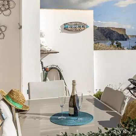 Coolhouses Luz, Lovely 3 Bed Townhouse & Sea Views, Casa Baia Da Vida Casa vacanze *