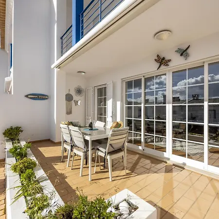 Casa vacanze Coolhouses Luz, Lovely 3 Bed Townhouse & Sea Views, Casa Baia Da Vida *