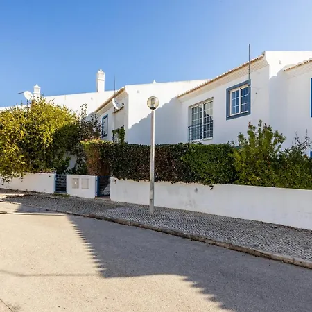 Coolhouses Luz, Lovely 3 Bed Townhouse & Sea Views, Casa Baia Da Vida Holiday home *
