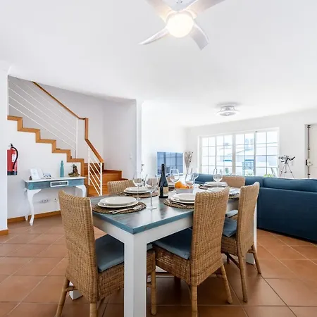 Coolhouses Luz, Lovely 3 Bed Townhouse & Sea Views, Casa Baia Da Vida Holiday home *