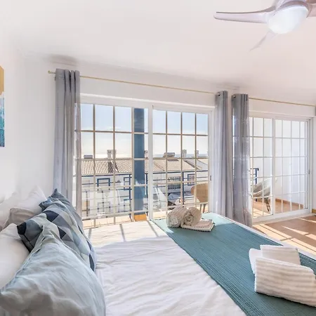 Coolhouses Luz, Lovely 3 Bed Townhouse & Sea Views, Casa Baia Da Vida *