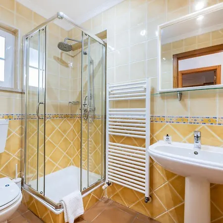 Coolhouses Luz, Lovely 3 Bed Townhouse & Sea Views, Casa Baia Da Vida *