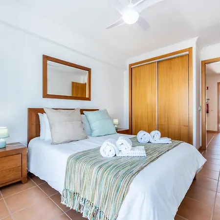 Coolhouses Luz, Lovely 3 Bed Townhouse & Sea Views, Casa Baia Da Vida *
