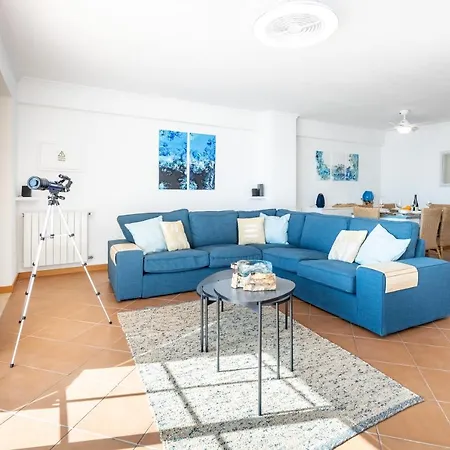 Holiday home Coolhouses Luz, Lovely 3 Bed Townhouse & Sea Views, Casa Baia Da Vida