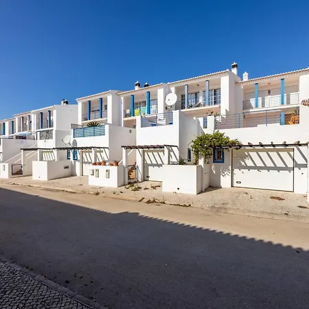 Coolhouses Luz, Lovely 3 Bed Townhouse & Sea Views, Casa Baia Da Vida *