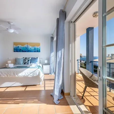 Coolhouses Luz, Lovely 3 Bed Townhouse & Sea Views, Casa Baia Da Vida Nyaraló *