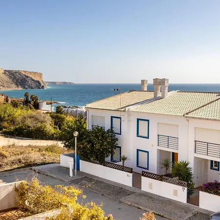 Coolhouses Luz, Lovely 3 Bed Townhouse & Sea Views, Casa Baia Da Vida *