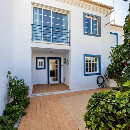 Coolhouses Luz, Lovely 3 Bed Townhouse & Sea Views, Casa Baia Da Vida بيت للعطل Luz