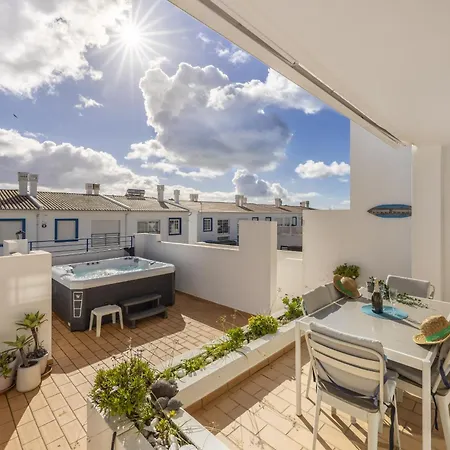 Coolhouses Luz, Lovely 3 Bed Townhouse & Sea Views, Casa Baia Da Vida Nyaraló *