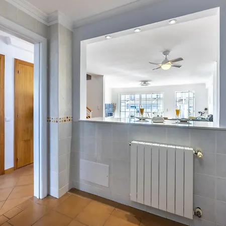 Nyaraló Coolhouses Luz, Lovely 3 Bed Townhouse & Sea Views, Casa Baia Da Vida *