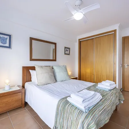 Coolhouses Luz, Lovely 3 Bed Townhouse & Sea Views, Casa Baia Da Vida *