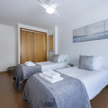 Nyaraló Coolhouses Luz, Lovely 3 Bed Townhouse & Sea Views, Casa Baia Da Vida