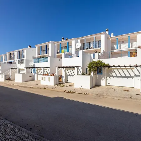 Nyaraló Coolhouses Luz, Lovely 3 Bed Townhouse & Sea Views, Casa Baia Da Vida Luz