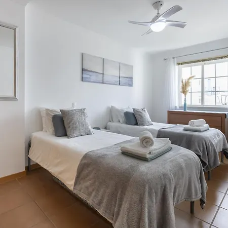 Coolhouses Luz, Lovely 3 Bed Townhouse & Sea Views, Casa Baia Da Vida *