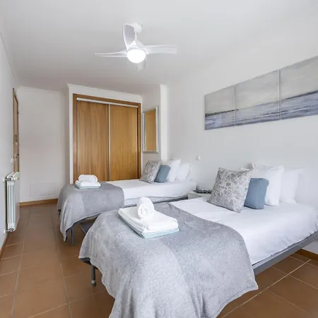 Hébergement de vacances Coolhouses Luz, Lovely 3 Bed Townhouse & Sea Views, Casa Baia Da Vida Luz