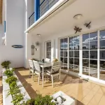 度假居 Coolhouses Luz, Lovely 3 Bed Townhouse & Sea Views, Casa Baia Da Vida *
