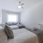 Coolhouses Luz, Lovely 3 Bed Townhouse & Sea Views, Casa Baia Da Vida 度假居 *