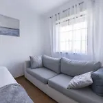 度假居 Coolhouses Luz, Lovely 3 Bed Townhouse & Sea Views, Casa Baia Da Vida