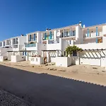 度假居 Coolhouses Luz, Lovely 3 Bed Townhouse & Sea Views, Casa Baia Da Vida Luz