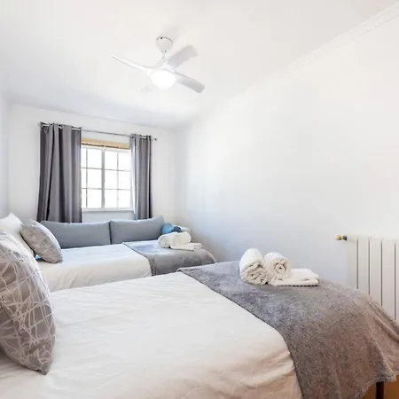 Coolhouses Luz, Lovely 3 Bed Townhouse&sea Views, Casa Baía Da Vida
