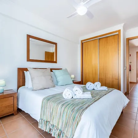 Coolhouses Luz, Lovely 3 Bed Townhouse & Sea Views, Casa Baia Da Vida Prázdninový dům